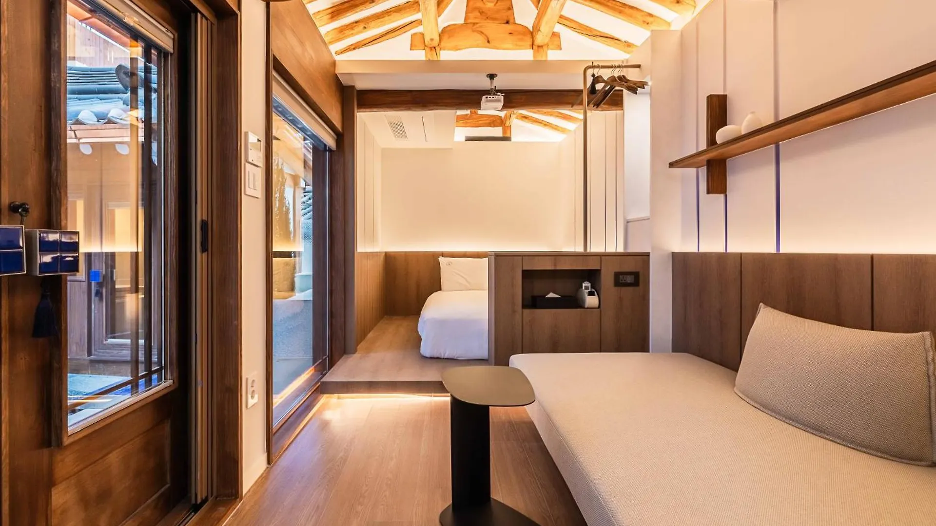 Hanok Stay Blue Dot Сеул